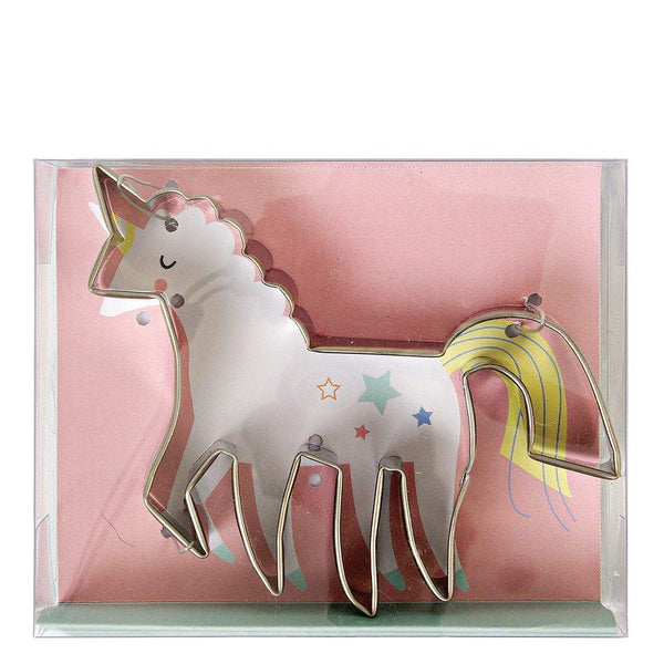 It is crafted from stainless steel, and is perfect to add to your unicorn party supplies. 