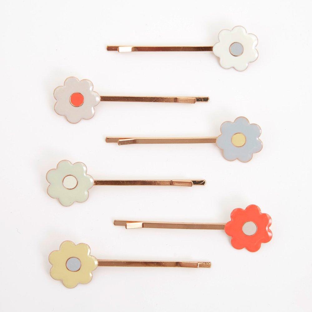 They are crafted from enamel daisies, in 6 different colours, with gold tone hair slides.