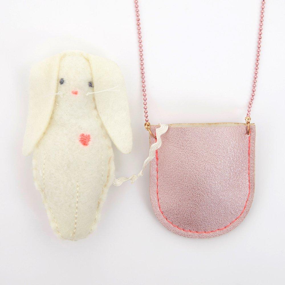 This pretty necklace features a padded felt bunny, sitting in a glittery pink leatherette pocket, with a pink bead chain. 