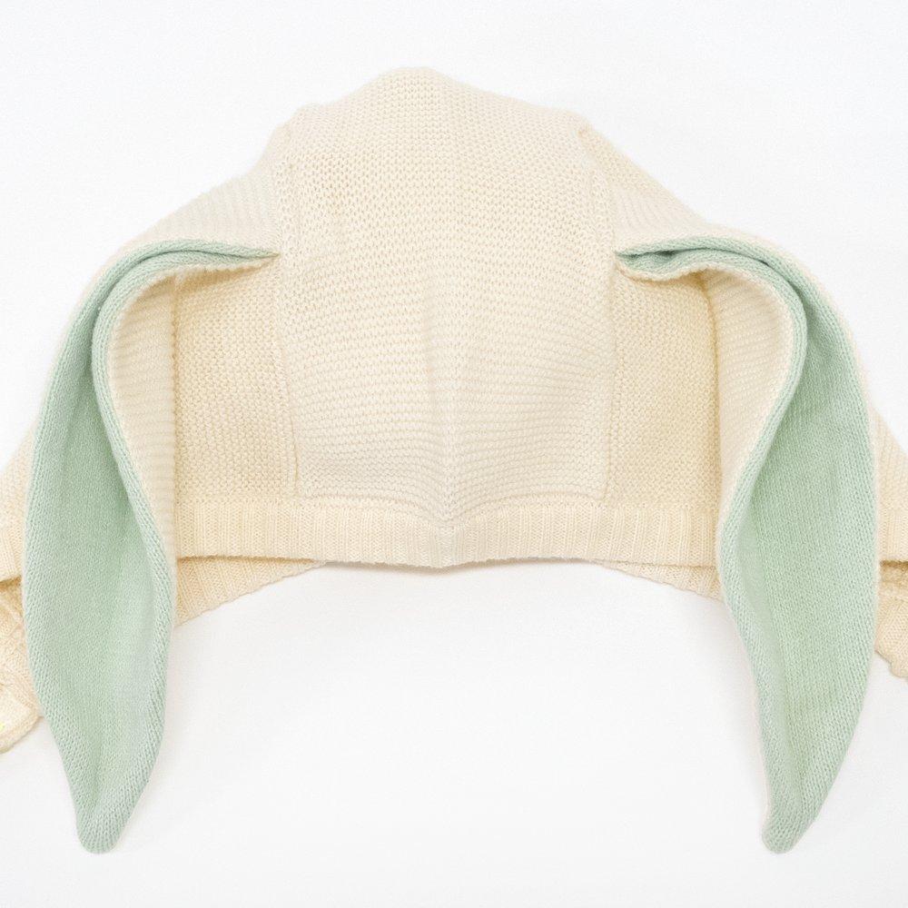 This delightful bunny baby bonnet is crafted from knitted organic cotton, with mint detail on the ears, and fastens with ivory coloured buttons. 