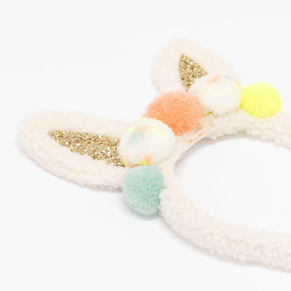 This wonderful bunny set includes a headband with ears and pompoms, and a pompom tail.