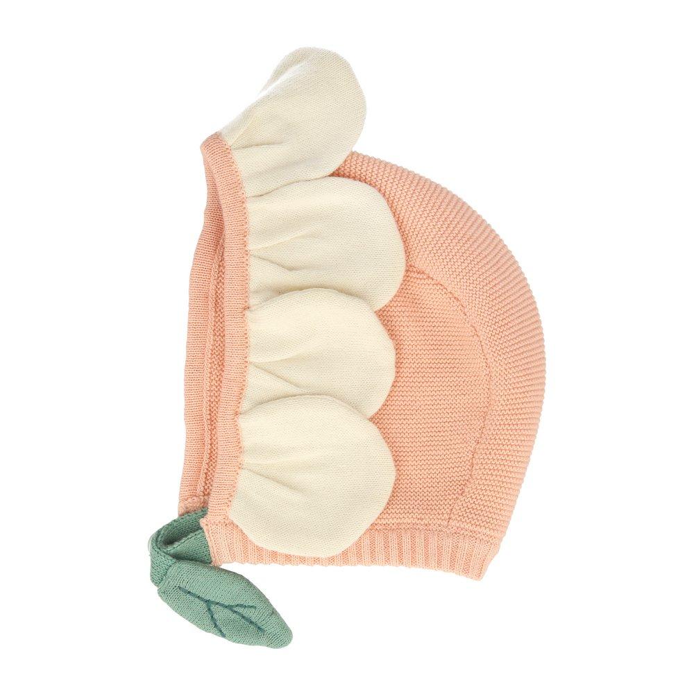 This peach daisy baby bonnet is crafted from organic cotton, with cream petals, green leaf detail and ivory coloured buttons.