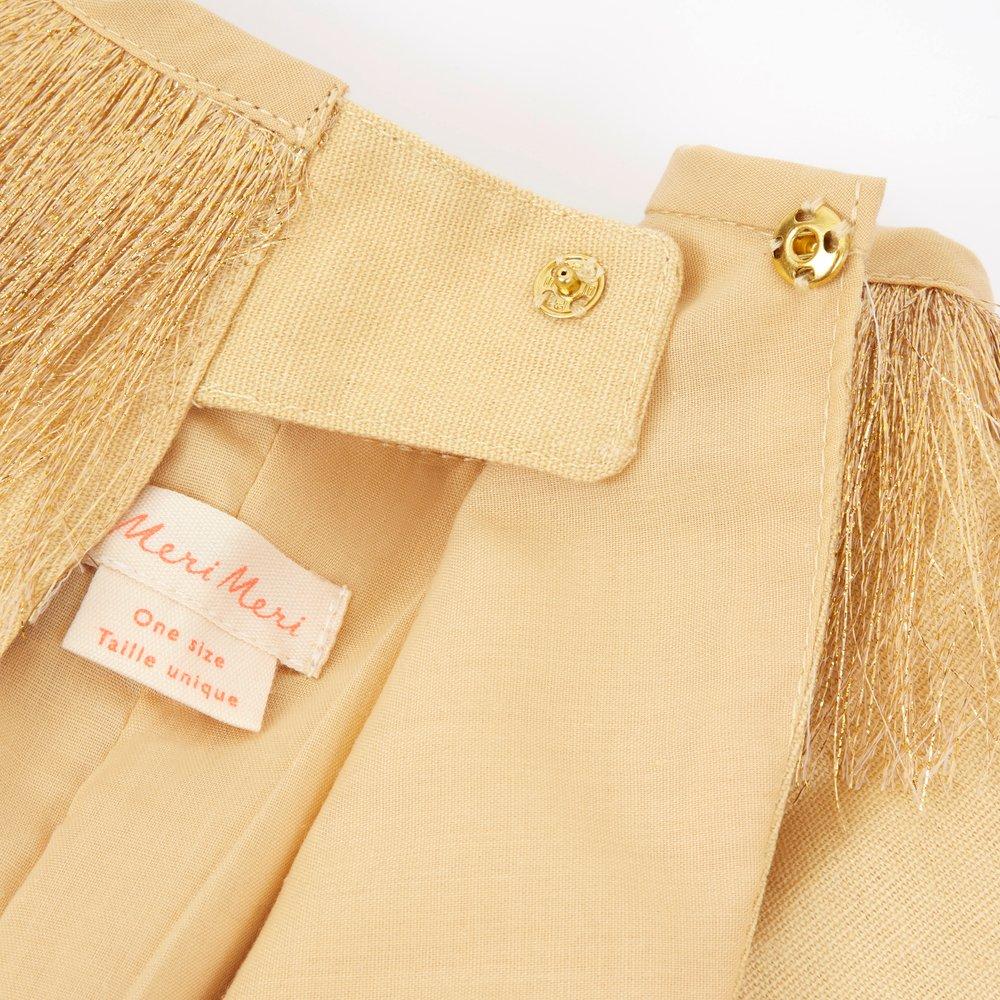 The fabulous kids costume has a cape, lion hat and swishy tail. 