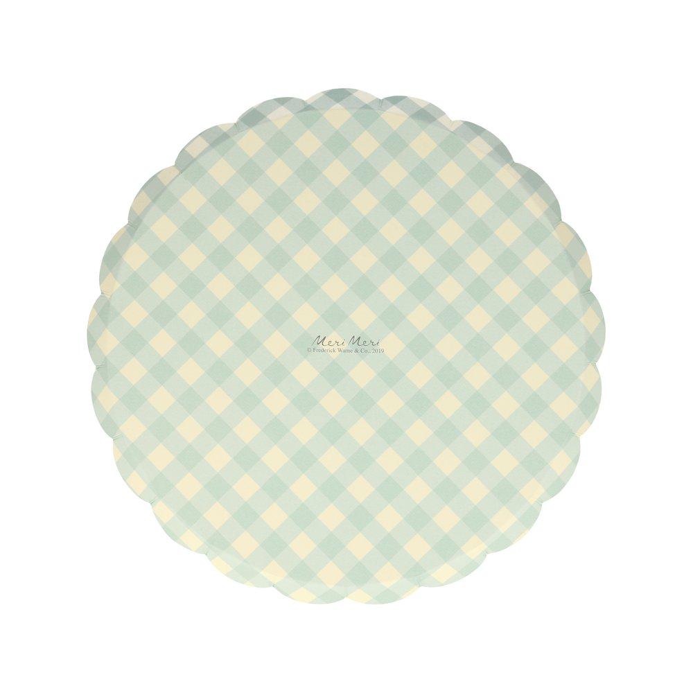 These charming plates feature Peter Rabbit and friends, with a stylish scallop edge. 