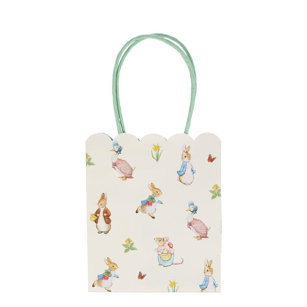 These party bags feature charming Peter Rabbit characters, scallop edges and paper handles.