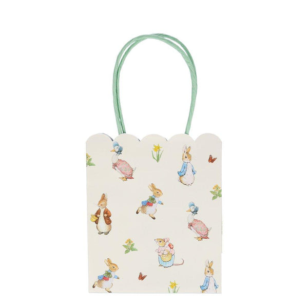 These party bags feature charming Peter Rabbit characters, scallop edges and paper handles.