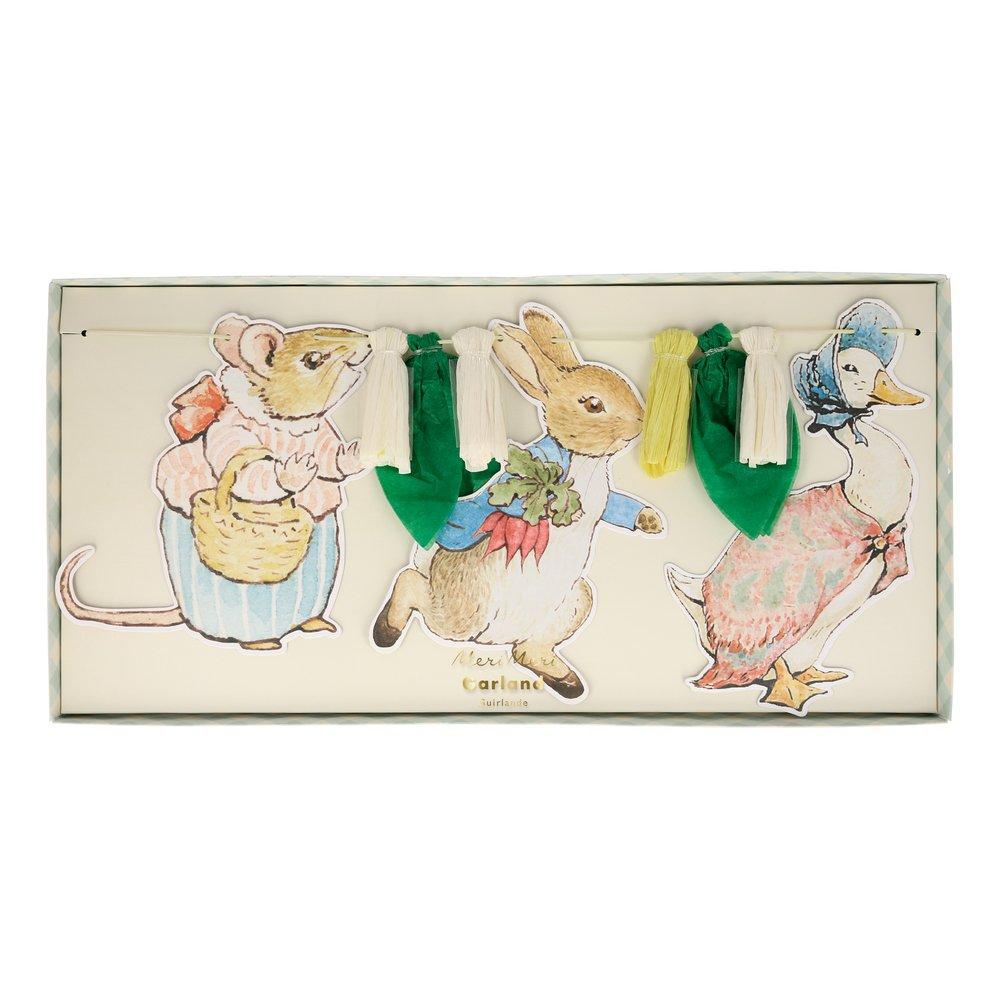 This charming garland features 5 Peter Rabbit characters and 6 floral pennants for a wonderful decorative effect.