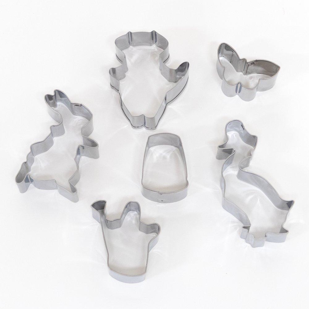 The cutters are crafted from stainless steel, with 6 cutters including Peter Rabbit, Tom Kitten and Jemima Puddle-duck 