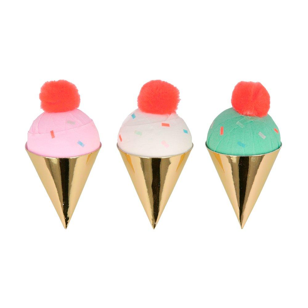 These delightful ice cream surprise balls are perfect for a super cool party. Ideal as party favors, prizes or to pop into party bags. Featuring a crepe paper 'ice cream