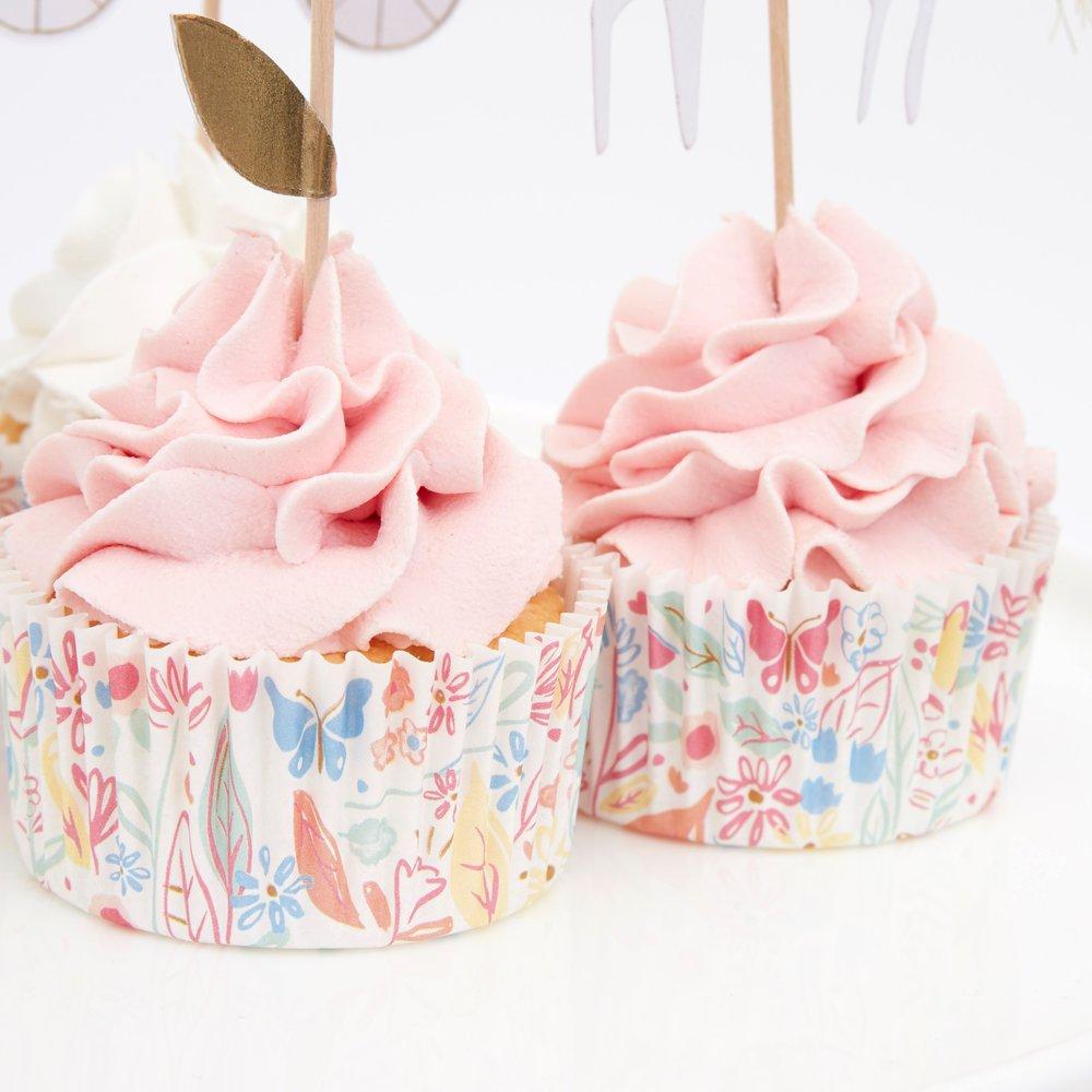 This princess cupcake kit includes carriage, flower, castle and unicorn cake toppers and coordinating cupcake cases.