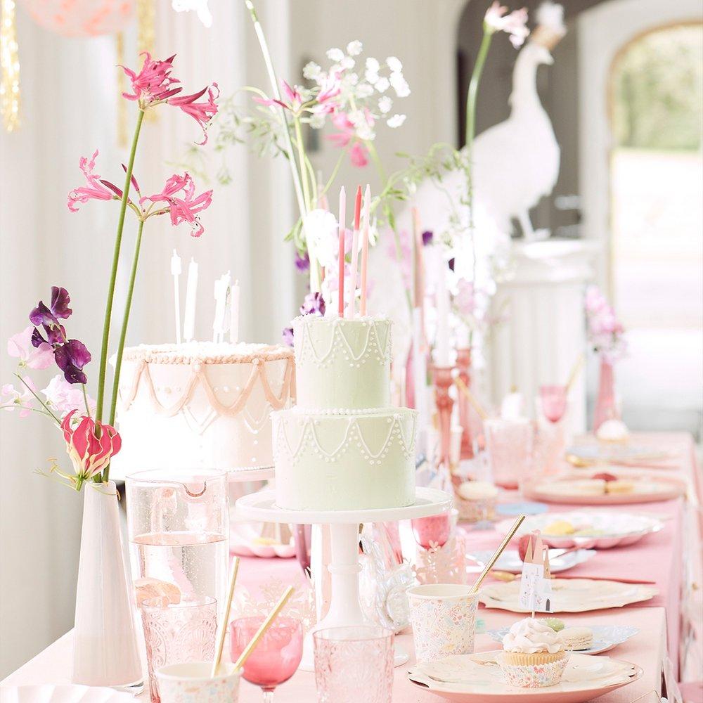 Make a princess birthday party look special with these sensational scalloped napkins.