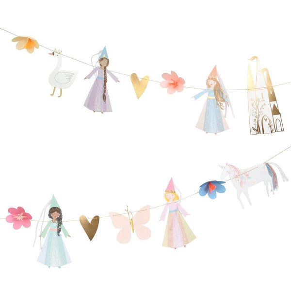 This sensational garland, featuring princesses, flowers and a unicorn, will look amazing at a princess birthday party. 