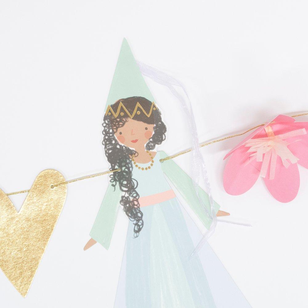 This sensational garland, featuring princesses, flowers and a unicorn, will look amazing at a princess birthday party. 