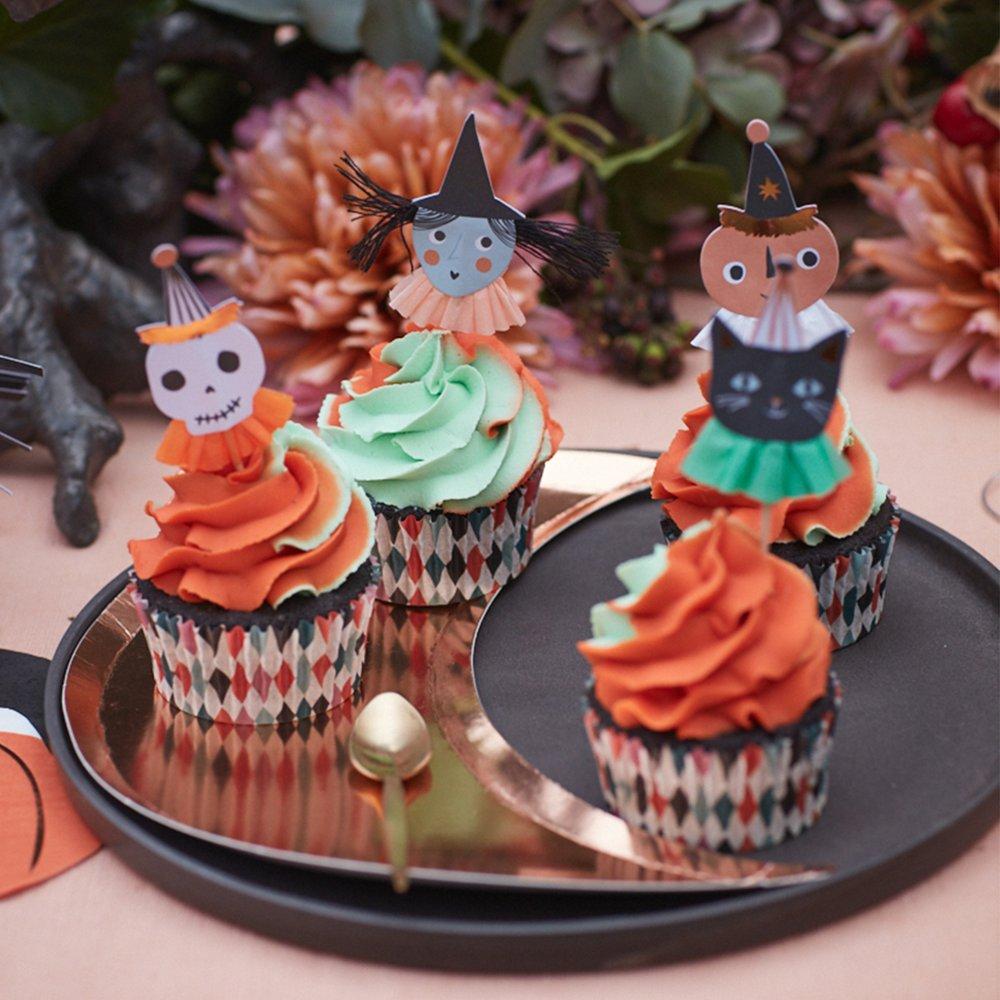 Create terrific Halloween cupcakes with toppers and coordinating cases. 