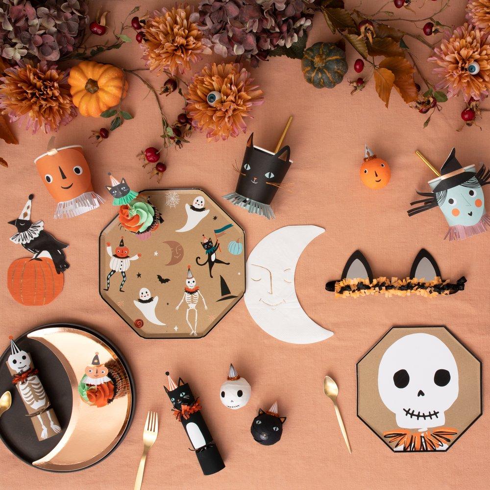 These fabulous crescent moon napkins are perfect to team with Halloween party food. 